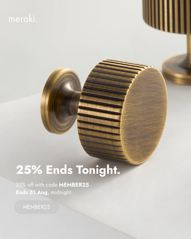 Graphic image of summer sale.